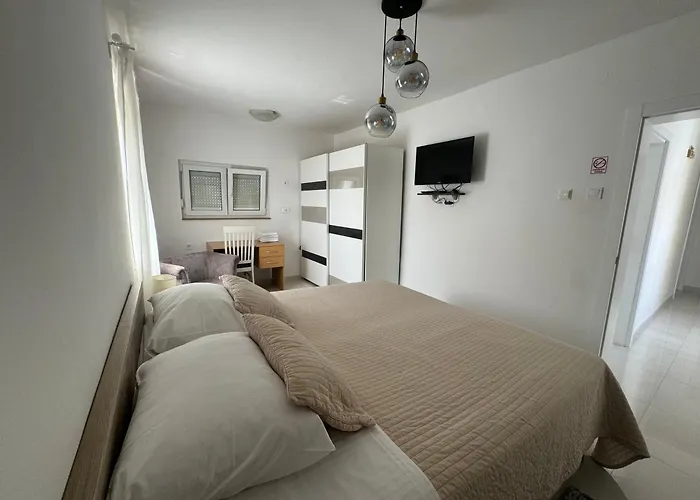 Three Bedroom Apartmant With Sea View & Terrace - Angela's Апартаменты